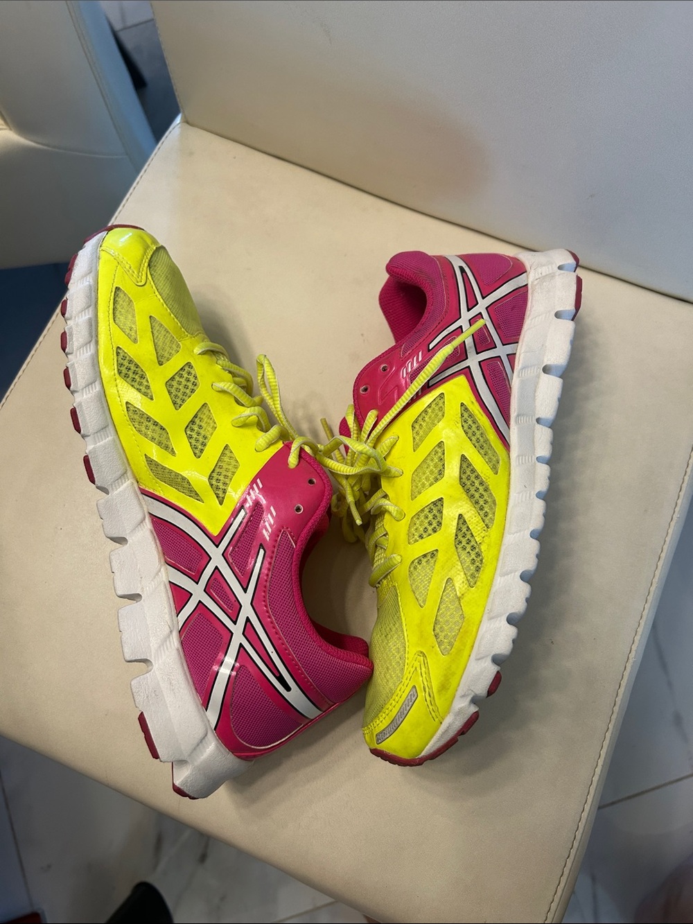 Asics Women’s 10Yellow and Pink Running Shoe - Picture 2 of 8